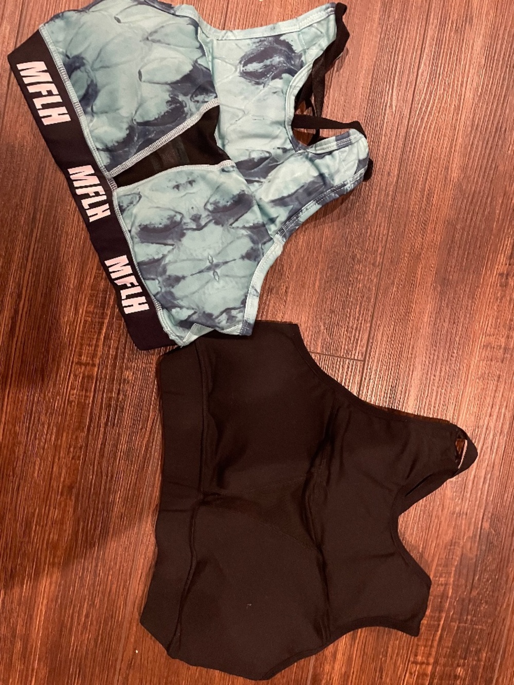 2 Chestee Sports Bras 6 Small